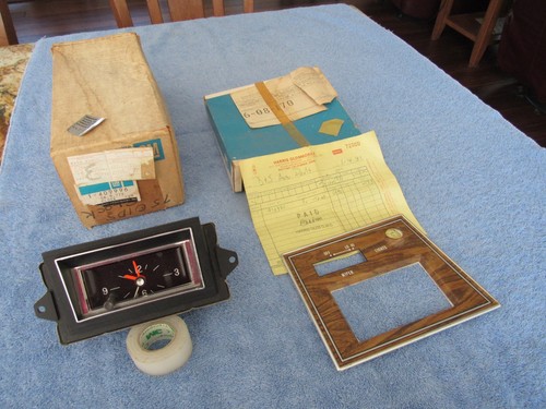 Nos 1975 oldsmobile clock - clock, +